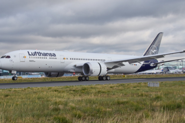 Lufthansa’s first Boeing 787-9 with the Allegris cabin lands in Frankfurt, launching a new era of passenger experience.