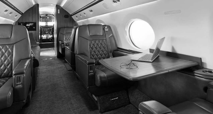 Private jet cabin with workspace and high-speed inflight connectivity