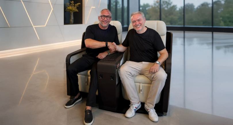 beOnd and Optimares executives mark US$20M premium cabin investment agreement.